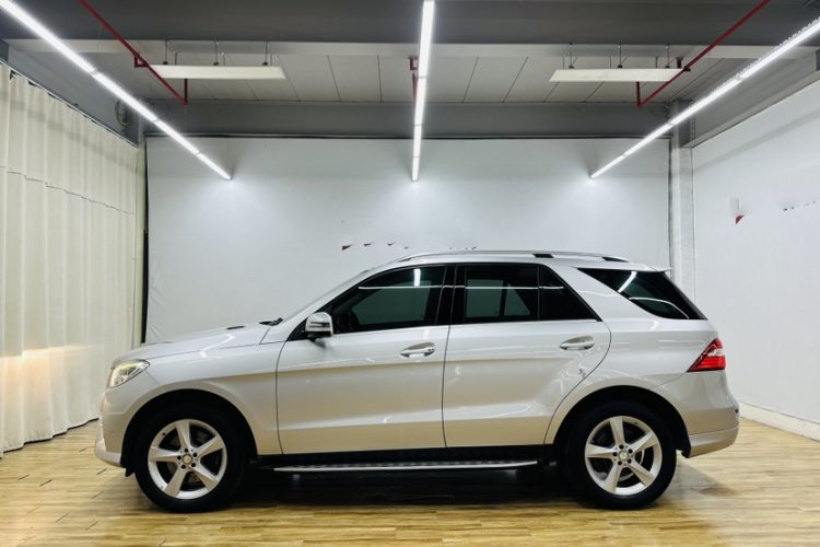 奔驰M级 2015款 ML 320 4MATIC车身外观6001