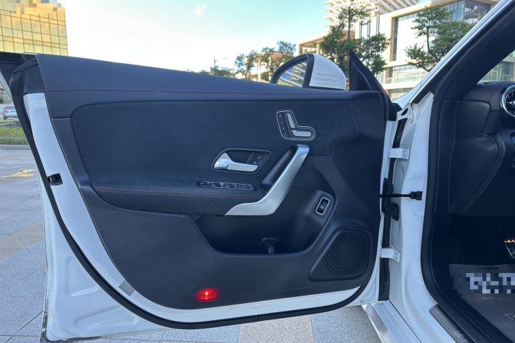 奔驰CLA 2020款 CLA 200局部细节9005