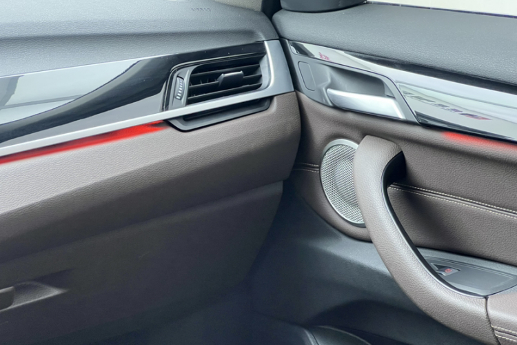 宝马X1 2021款 改款 sDrive25Li 领先型局部细节9004