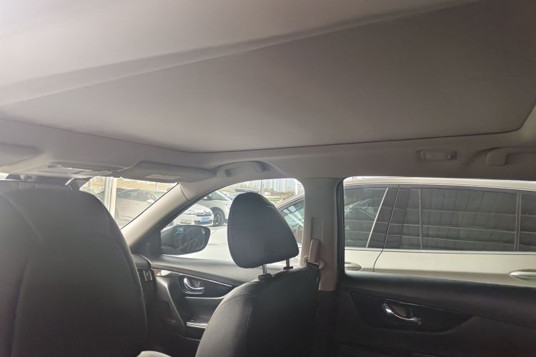 日产 奇骏 2019款 2.0L CVT舒适版 2WD中控内饰7007