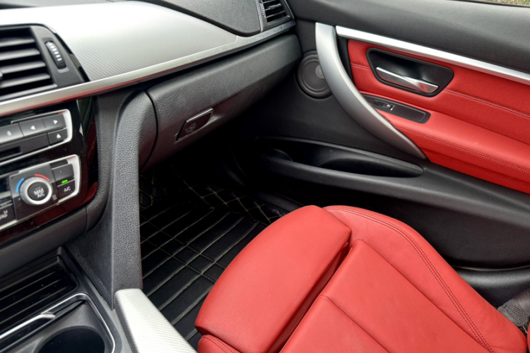 宝马3系 2019款 320i M运动曜夜版局部细节9005