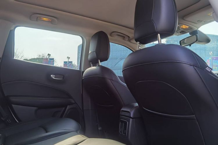 Jeep 指南者 2020款 220T 自动精英版中控内饰7005