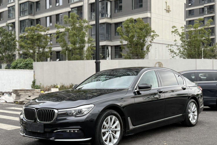 宝马7系 2017款 730Li 领先型车身外观6006