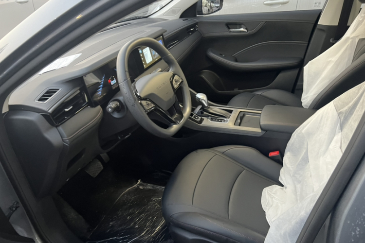 荣威i5 2026款 1.5L CVT豪华版中控内饰7002