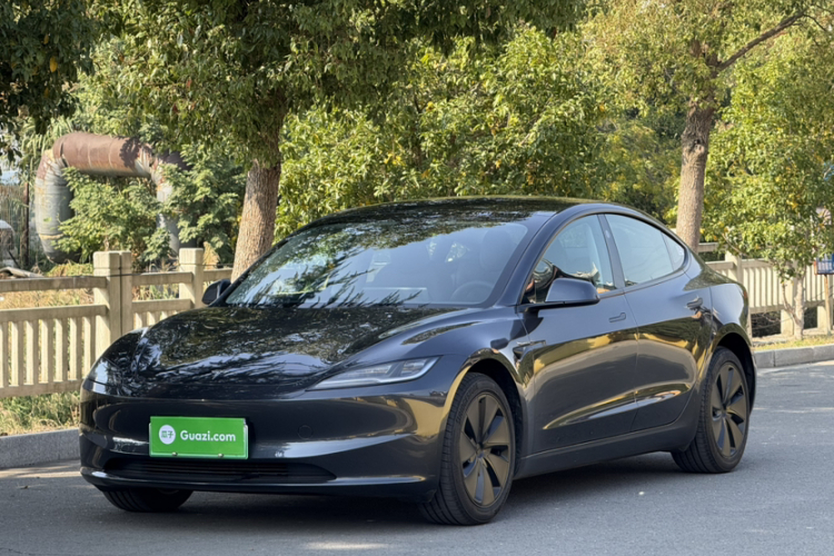 特斯拉 Model 3 2023款 长续航全轮驱动版车身外观1