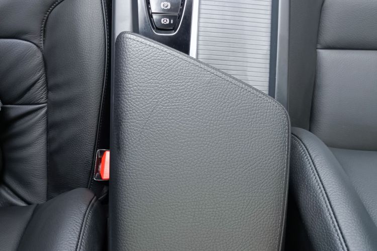 沃尔沃XC60 2019款 T5 四驱智逸版 国VI中控内饰7008