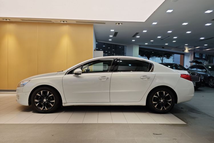 标致508 2013款 2.3L 两周年纪念 自动旗舰版车身外观6003