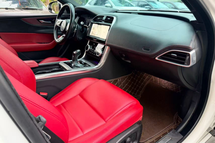 捷豹XEL 2021款 2.0T 250PS R-DYNAMIC S进取运动版中控内饰7005