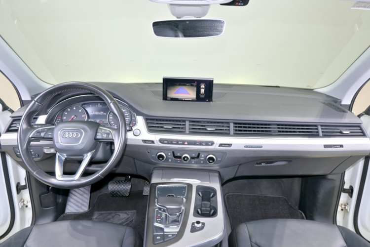 奥迪Q7 2016款 40 TFSI 舒适型中控内饰7003