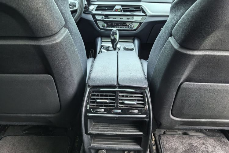 宝马5系(进口) 2020款 530i 风尚版 M运动套装中控内饰7010