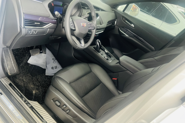 凯迪拉克XT4 2021款 28T 两驱技术型中控内饰7004