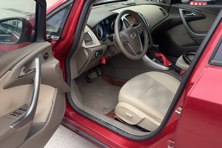 别克 英朗 2013款 GT 1.6L 自动时尚版中控内饰7002