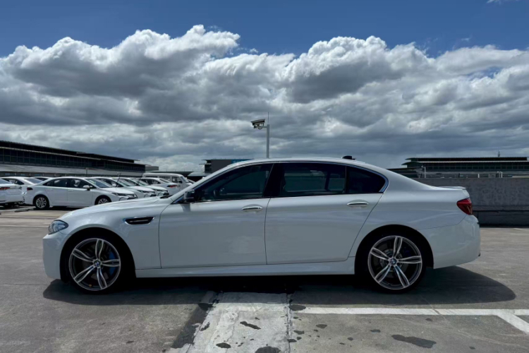 宝马5系 2014款 525Li 豪华设计套装车身外观6004