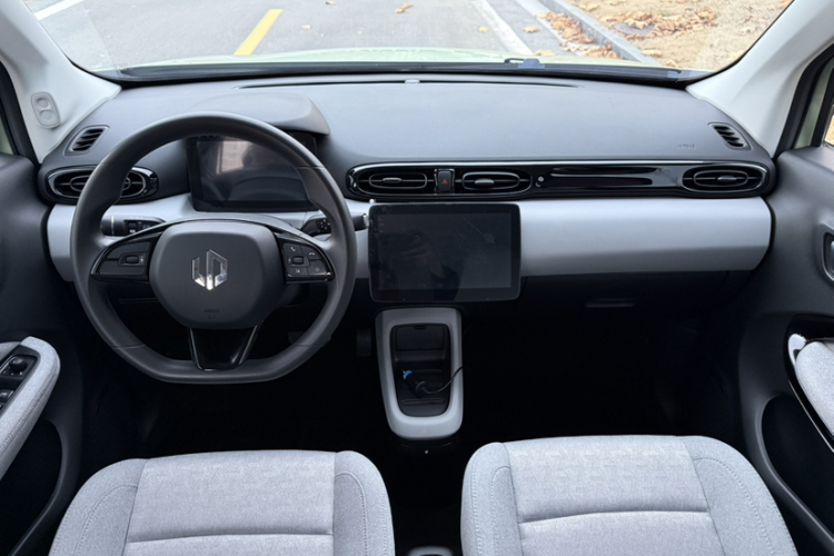 零跑汽车 零跑T03 2022款 皓玉版中控内饰7004