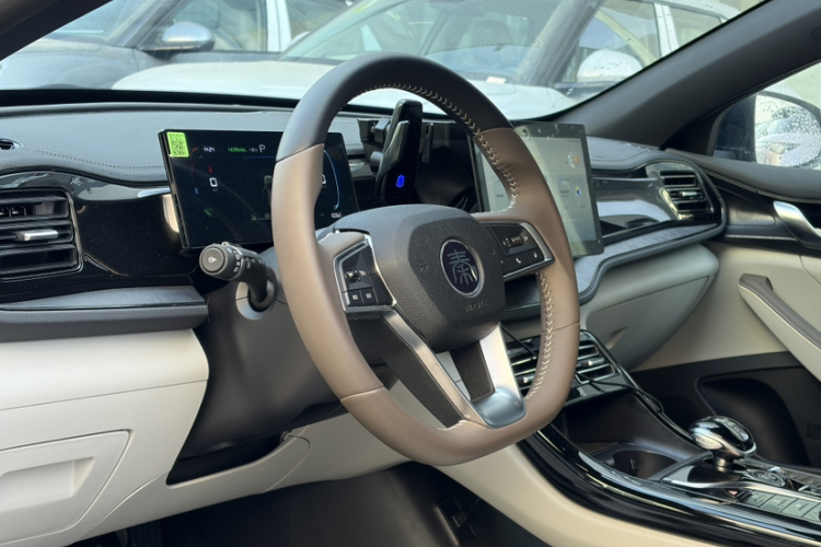 比亚迪 秦PLUS 2024款 荣耀版 DM-i 55KM领先型局部细节13