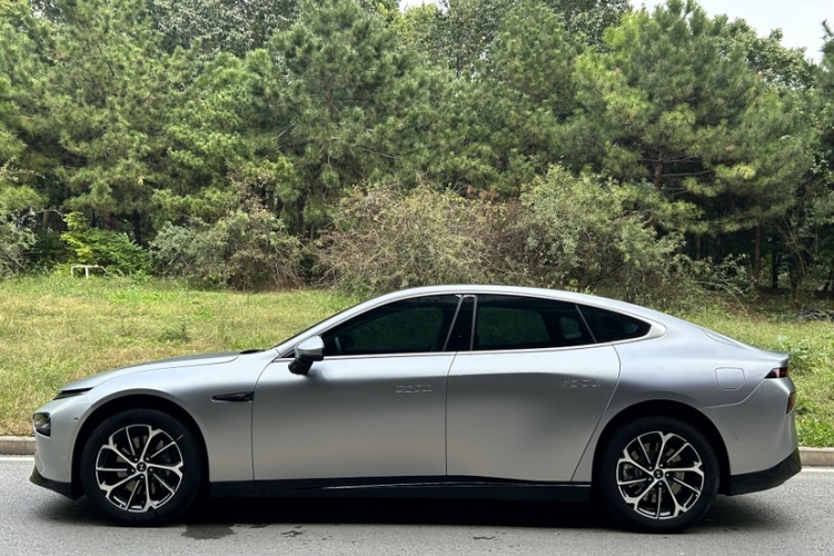 小鹏P7 2022款 625E车身外观6005