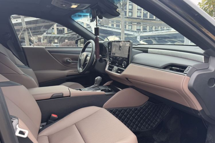 雷克萨斯ES 2025款 300h 臻享版中控内饰7008