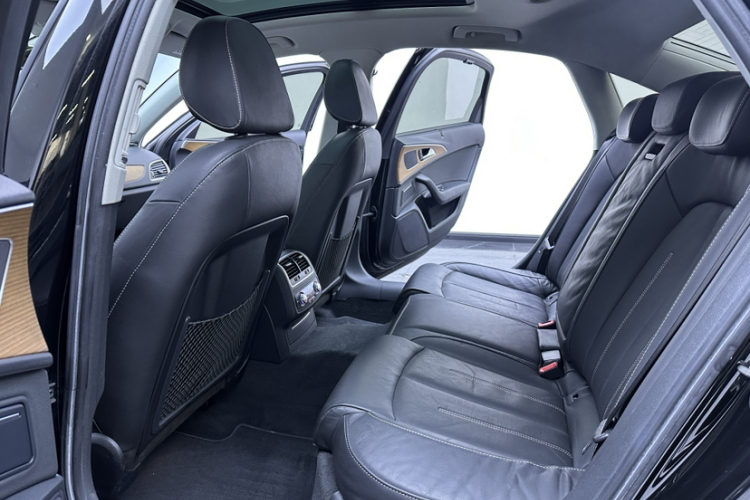 奥迪A6L 2018款 30周年年型 30 FSI 风尚型中控内饰7007