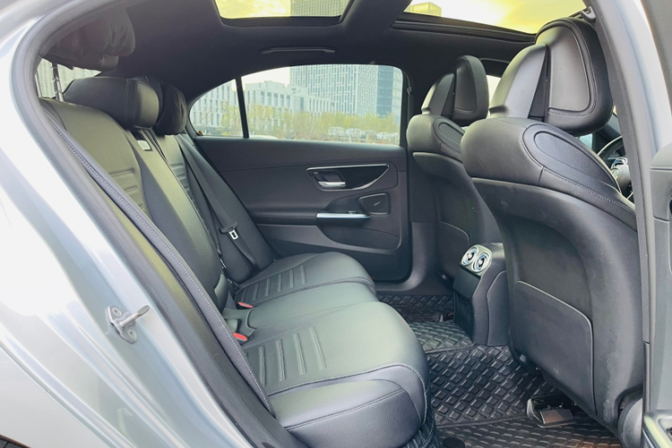 奔驰C级 2022款 C 260 L 运动版中控内饰7008