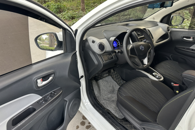 长安欧尚 奔奔E-Star 2021款 国民版 心悦版 磷酸铁锂（31.95kWh）中控内饰7006