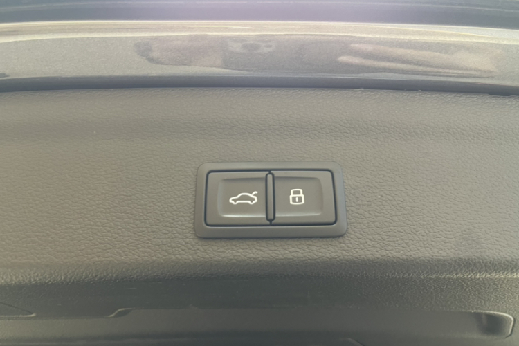 奥迪Q3 2021款 40 TFSI 时尚动感型中控内饰7005