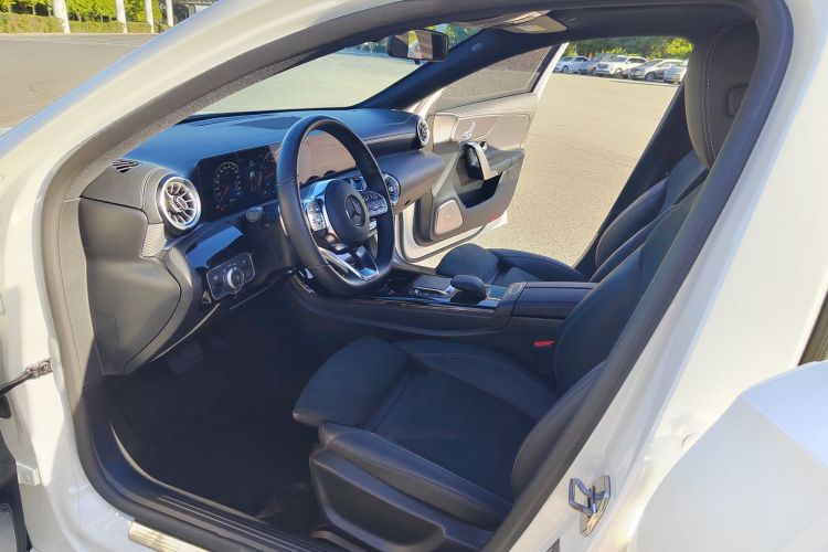 奔驰A级 2022款 A 200 L 运动轿车时尚型中控内饰7006