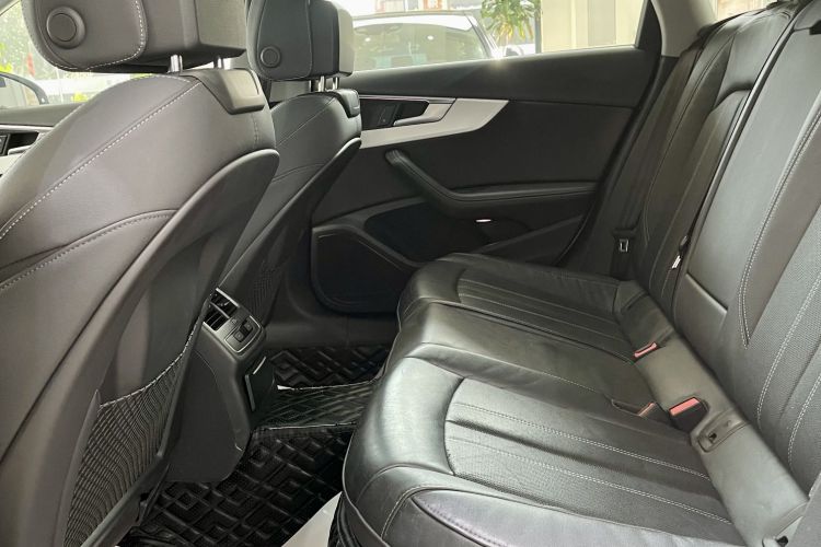 奥迪A4L 2022款 40 TFSI 豪华动感型中控内饰7005