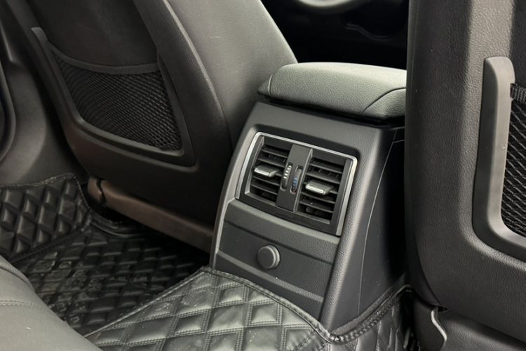 宝马3系 2017款 320Li M运动型中控内饰7011