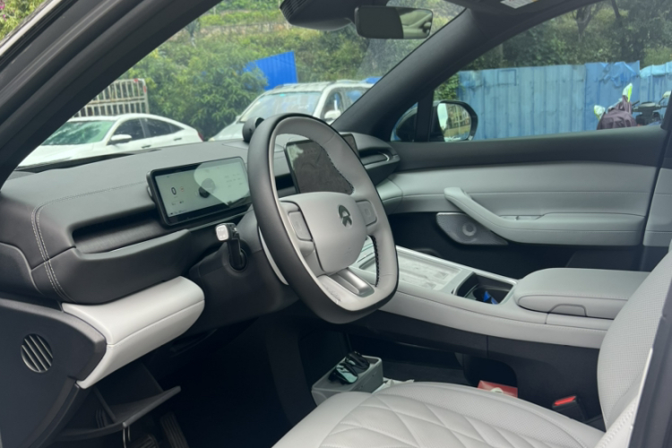 蔚来ES6 2025款 75kWh中控内饰7006