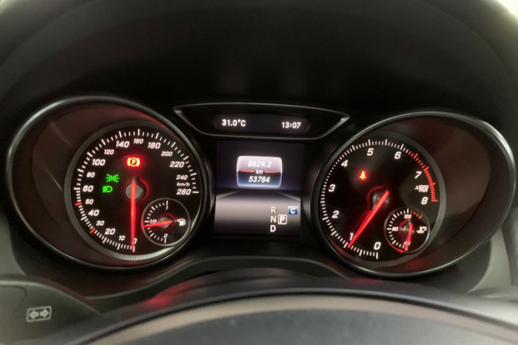 奔驰GLA 2018款 GLA 200 动感型中控内饰15