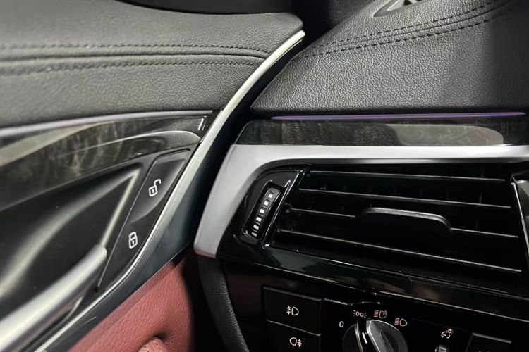 宝马5系 2019款 530Li xDrive M运动套装车身外观6006