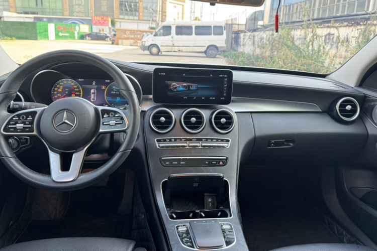 奔驰C级 2019款 改款 C 260 L 运动版中控内饰7001