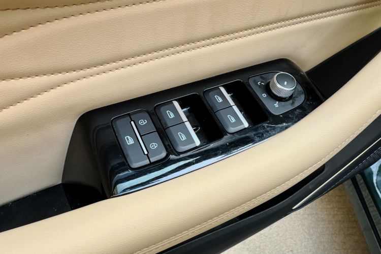 吉利汽车 星越L 2025款 东方曜 2.0TD 自动四驱望月版车身外观6013