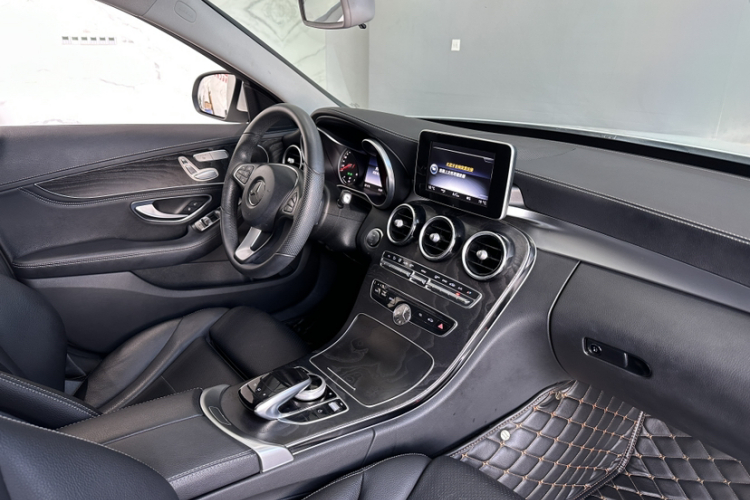奔驰C级 2016款 C 200 L 运动型中控内饰7001