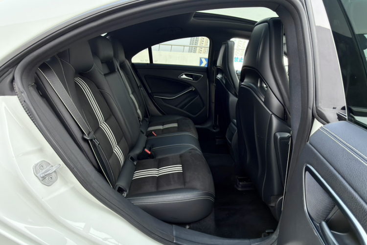 奔驰CLA 2017款 CLA 220 4MATIC 极地限量版中控内饰7007