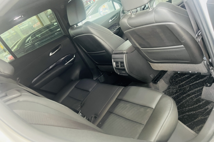 凯迪拉克XT4 2021款 28T 两驱技术型中控内饰7010