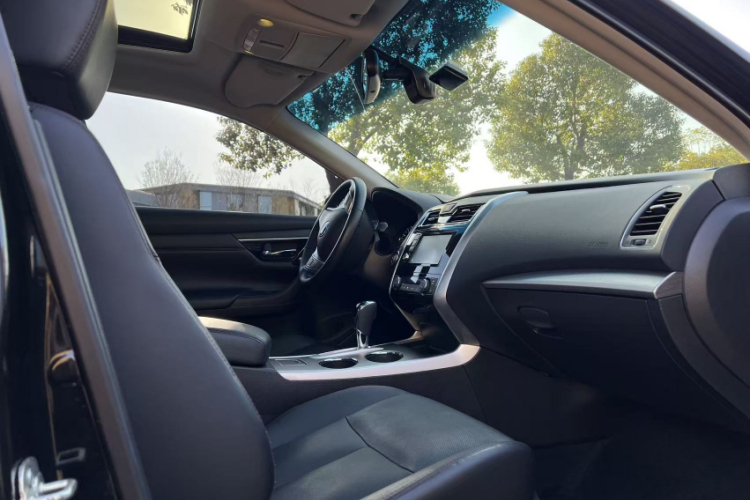 日产 天籁 2016款 改款 2.0L XL舒适版中控内饰7006