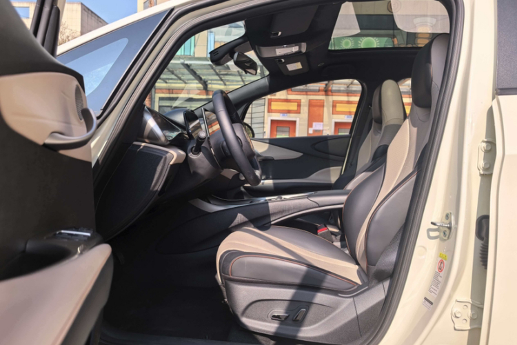 比亚迪 海豚 2025款 420km 时尚版中控内饰7003