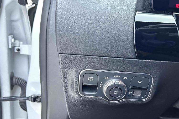 奔驰B级 2022款 改款 B 200 动感型中控内饰7009