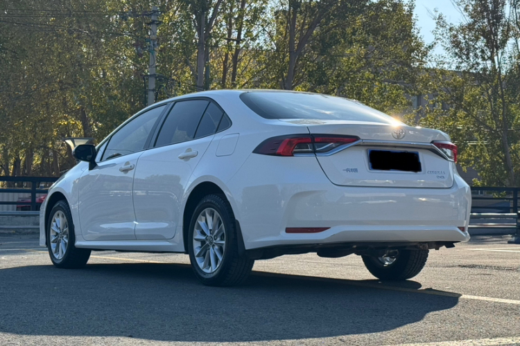 丰田 卡罗拉 2019款 1.2T S-CVT GL-i豪华版车身外观6003