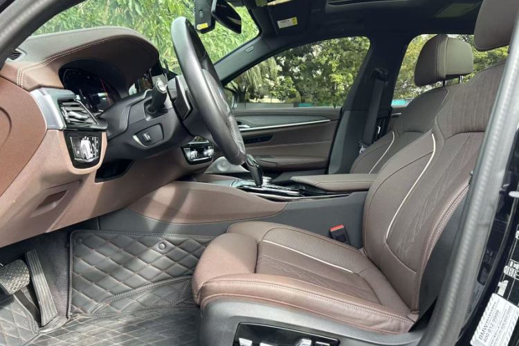 宝马5系 2023款 530Li 尊享型 M运动套装局部细节19