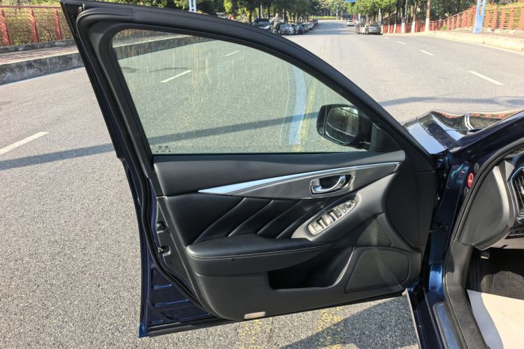 英菲尼迪Q50L 2018款 2.0T 逸享版 国VI中控内饰7009
