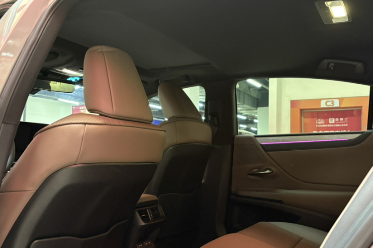 雷克萨斯ES 2025款 300h 臻享版局部细节22