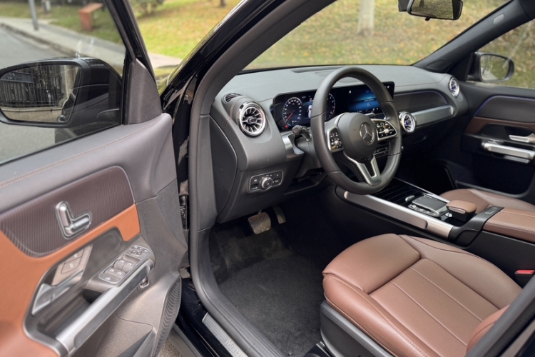 奔驰GLB 2023款 GLB 220 动感型中控内饰7004