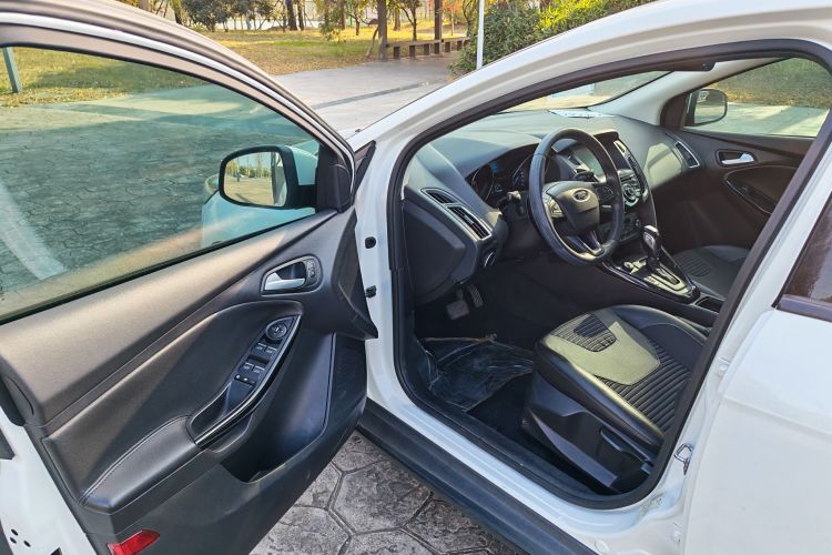 福特 福克斯 2017款 三厢 1.6L 自动风尚型智行版中控内饰7002