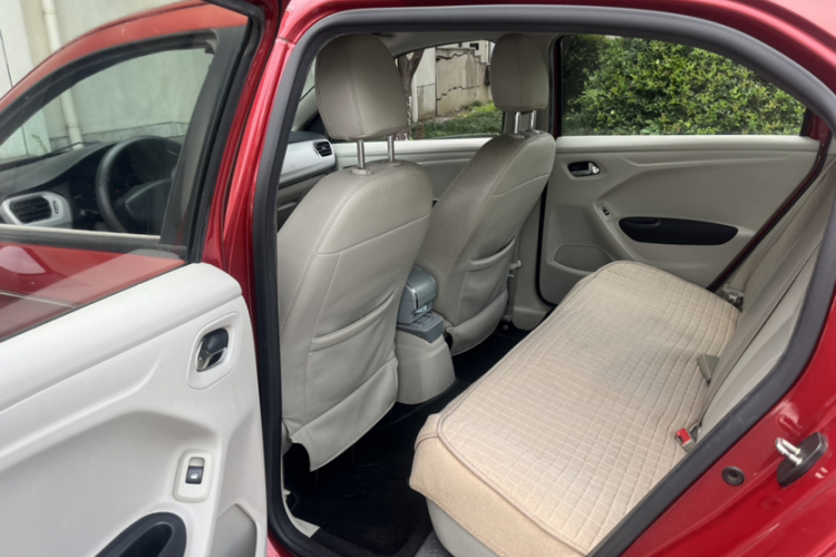 雪铁龙 爱丽舍 2014款 1.6L 手动时尚型中控内饰7001