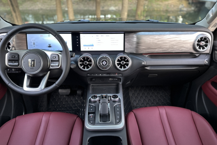 坦克300 2024款 2.0T 穿越者中控内饰7003