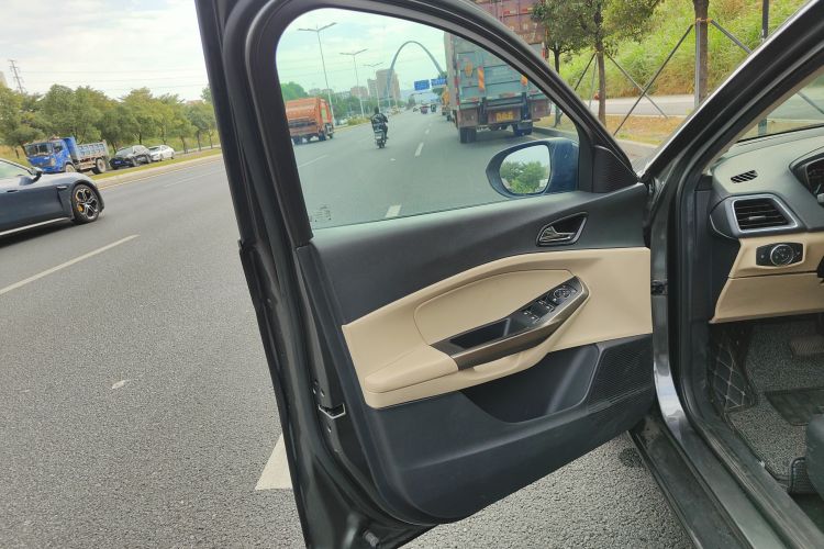 福特 福睿斯 2015款 1.5L 自动舒适型中控内饰7004