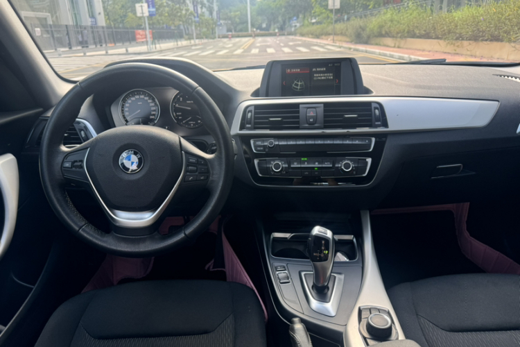 宝马1系(进口) 2018款 118i 领先型中控内饰7003