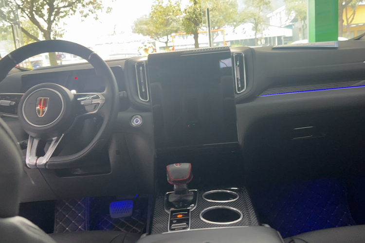 红旗HS3 2023款 1.5T 两驱善为版中控内饰7003